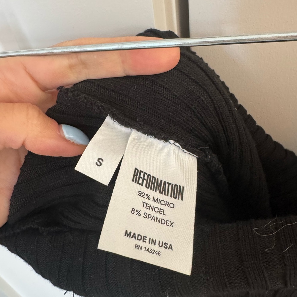Reformation Black Ribbed Off-Shoulder Top - Picture 2 of 2